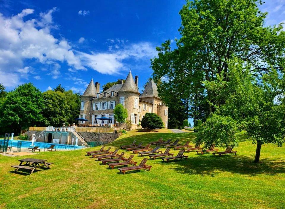 Chateau Le Mialaret Neuvic  Buitenkant foto