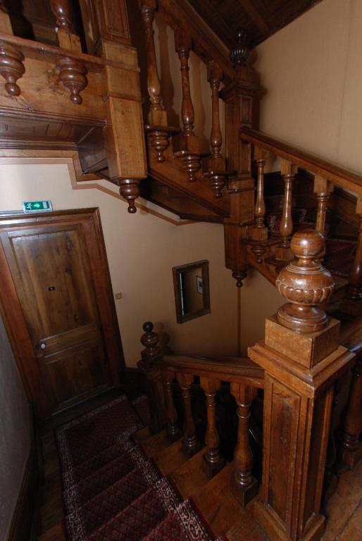 Chateau Le Mialaret Neuvic  Buitenkant foto