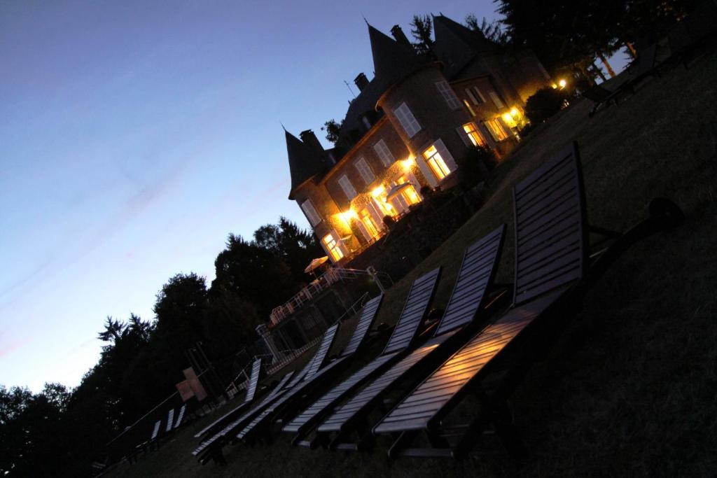 Chateau Le Mialaret Neuvic  Buitenkant foto