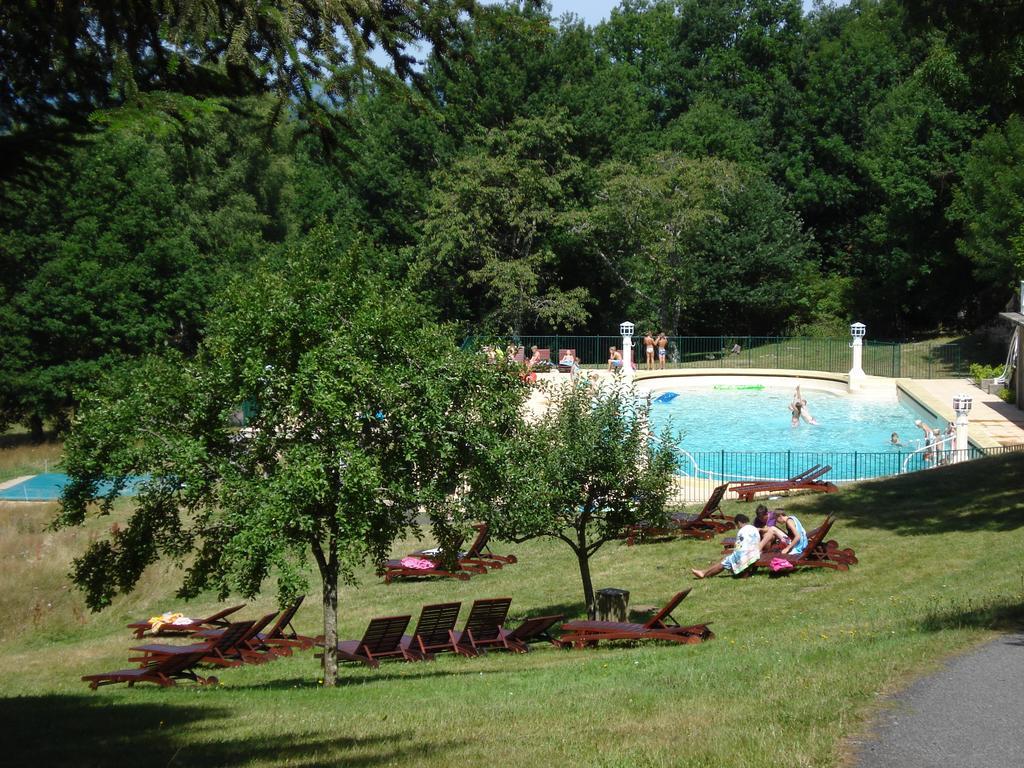 Chateau Le Mialaret Neuvic  Buitenkant foto