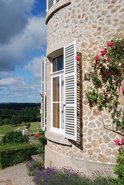 Chateau Le Mialaret Neuvic  Buitenkant foto