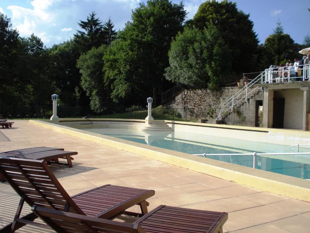 Chateau Le Mialaret Neuvic  Buitenkant foto